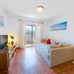 Luminoso Adosado Frente Al Mar